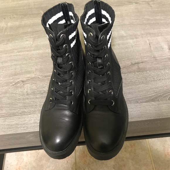 Boots size 8M - Picture 1 of 10